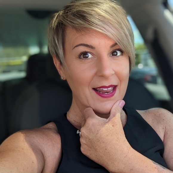 Meet your Posher, Kristin - Picture 3 of 3